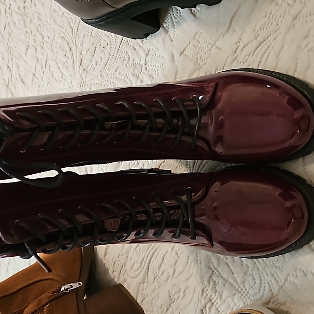 Maroon shiny ankle boots